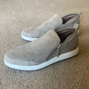 Donald Pliner slip on shoes